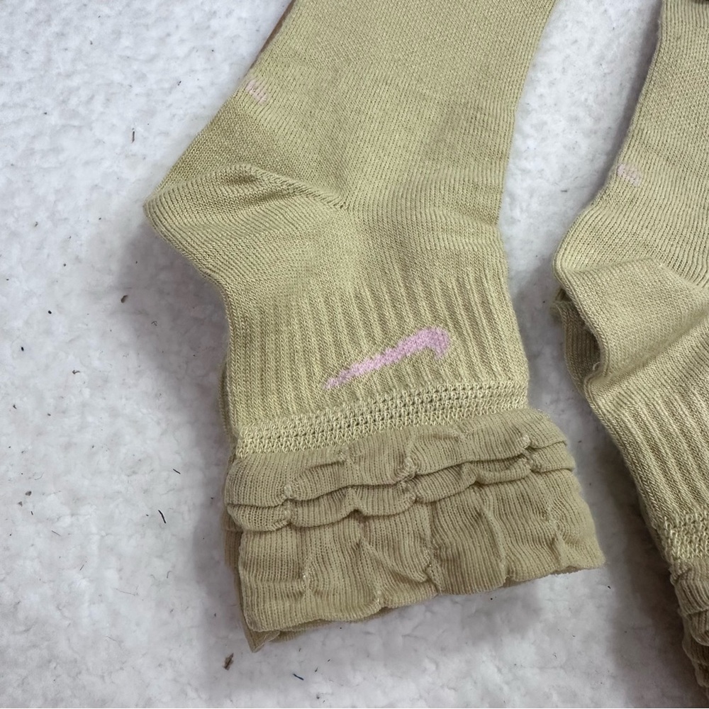 Women’s Nike Ruffle Socks - Picture 3 of 8